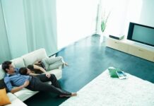 ¿Cómo Colocar el Sofá y TV al Decorar mi Salón?