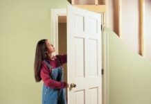 Casas antiguas. Reparación de puertas que no cierran