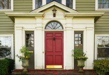 El cerrajero, figura clave en la decoración y seguridad de tu vivienda cerrajero puerta principal de casa